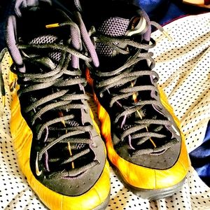 Nike Foamposites Size 15 ( Metallic Gold)